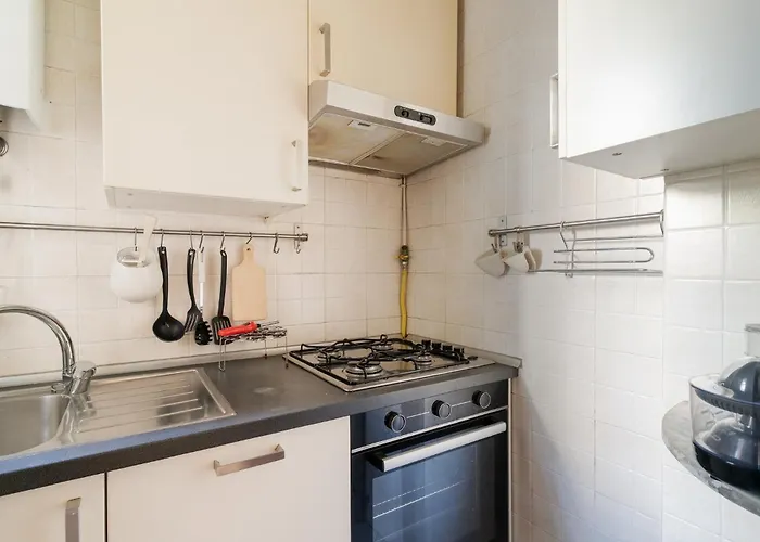 Guesthost - Bright Comfy Daire Milano