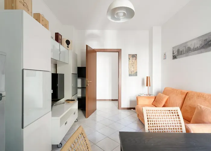 Guesthost - Bright Comfy Daire Milano