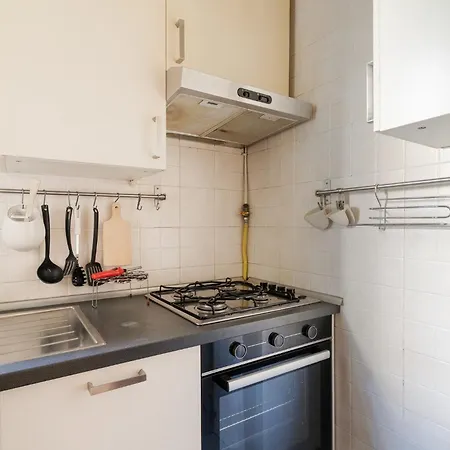 Guesthost - Bright Comfy Apartman Milánó