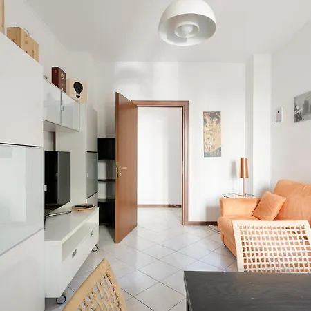 Guesthost - Bright Comfy Apartman Milánó